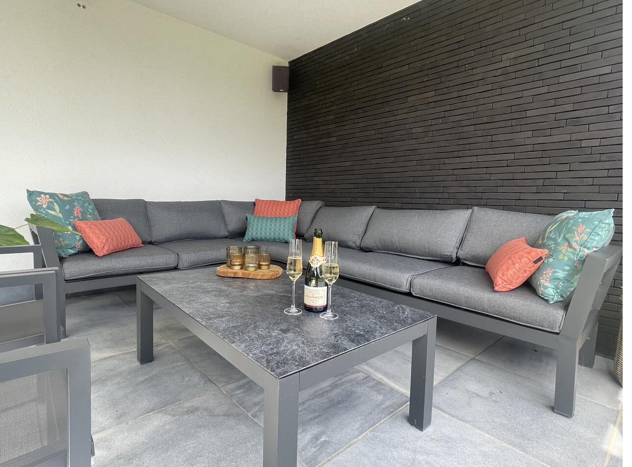 Overdekte tuinlounge